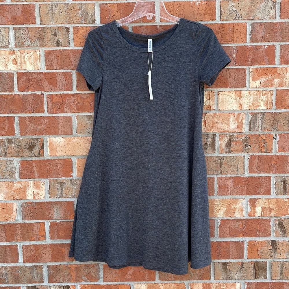 NWT Woman’s Size Small Grey Dress Short Sleeve Pockets Lightweight KORSiS